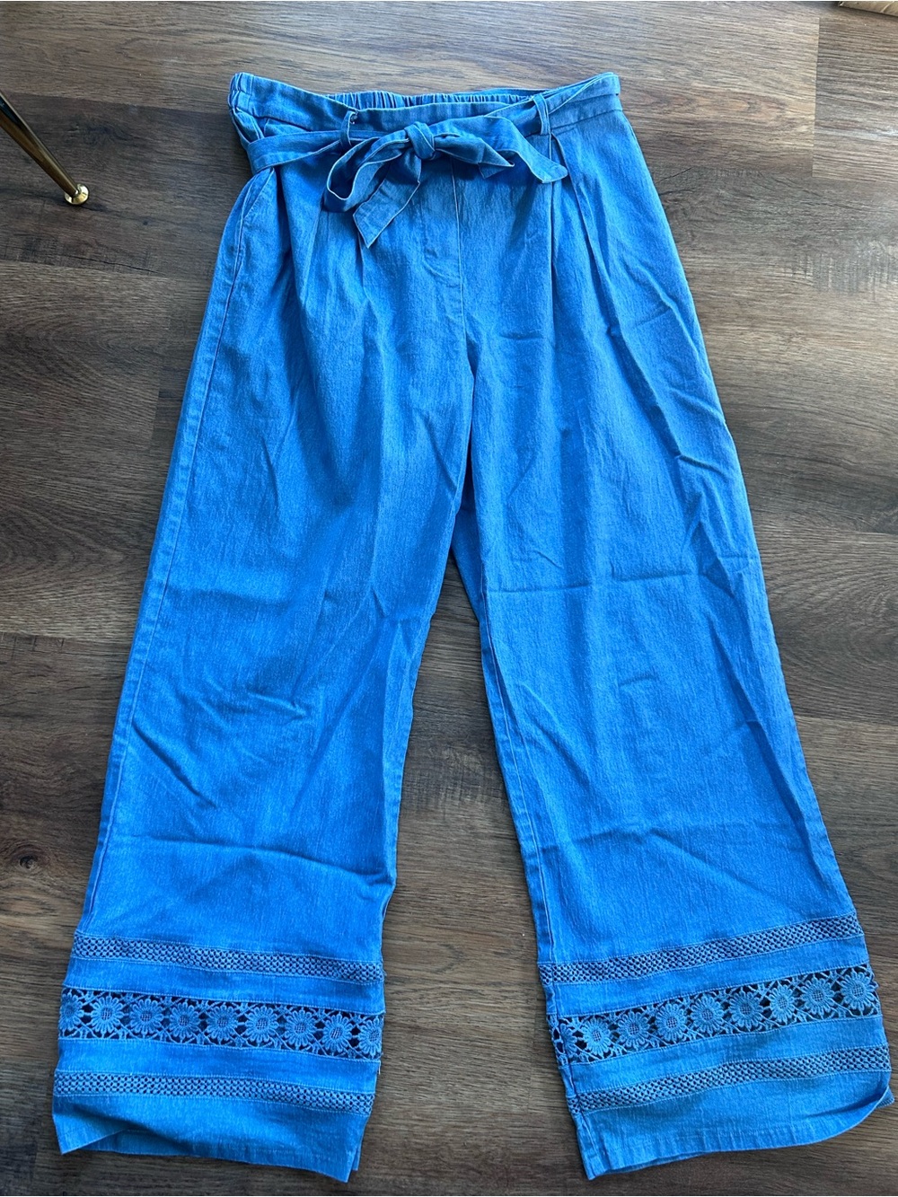 Alice Blue Wide-Leg Tie-Waist Jeans with Lace Hem Size Large Women’s Pockets